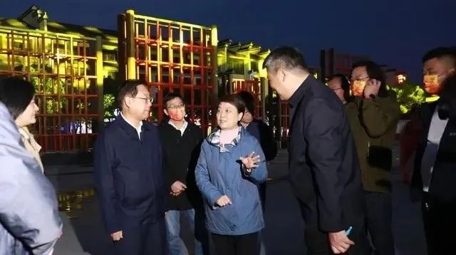 副省長(zhǎng)王翠鳳率隊(duì)調(diào)研我公司長(zhǎng)江不夜城項(xiàng)目